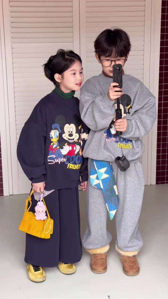 末小蒙童套装2026秋冬韩版男女童卡通印花加厚套头休闲加绒兄妹装
