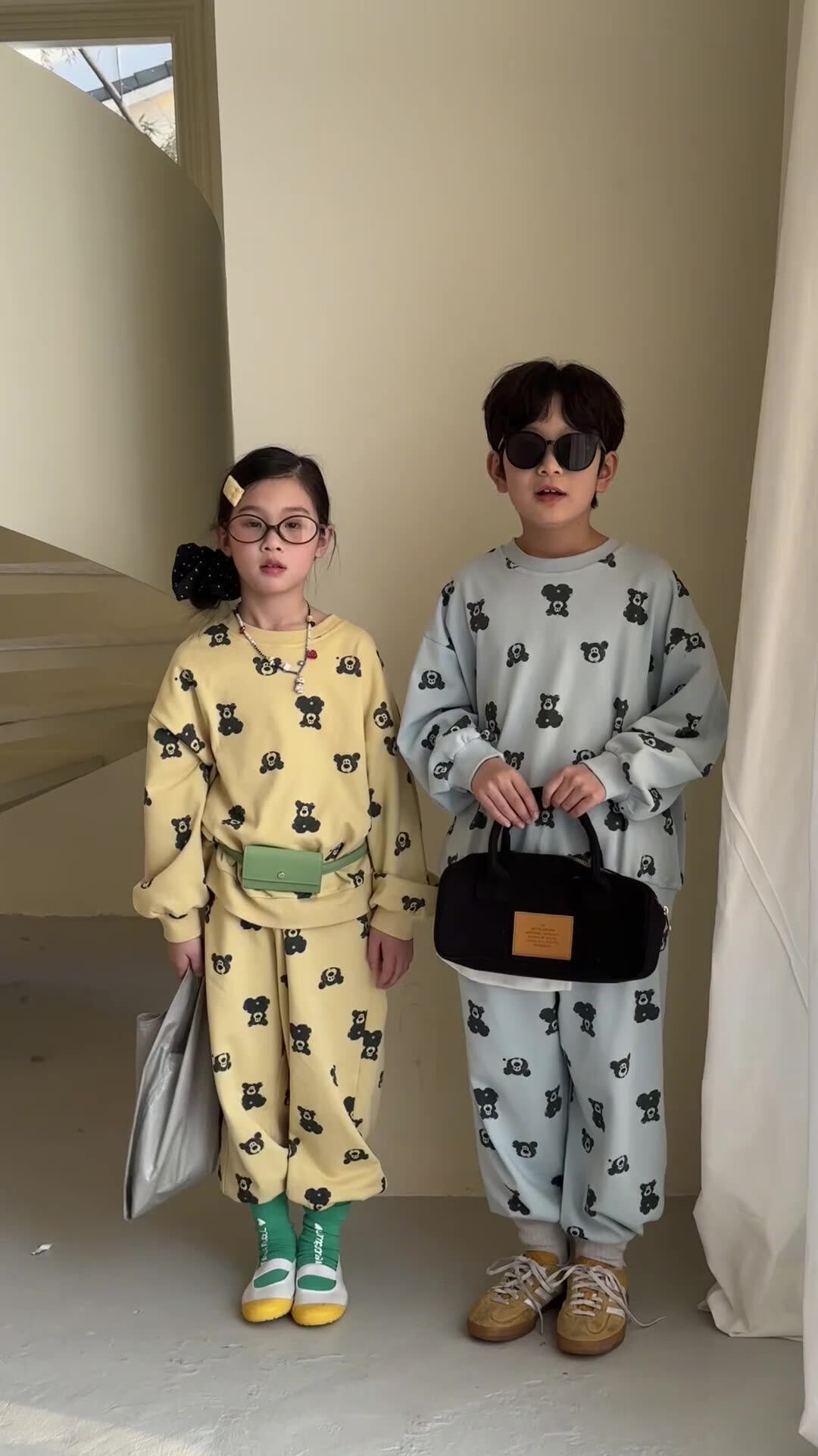 末小蒙童套装2026春季男女童韩版满版印花两件套儿童圆领宽松套装