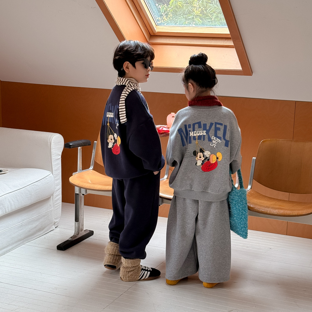 末小蒙童套装2026秋冬韩版男女童卡通印花加厚套头休闲加绒兄妹装