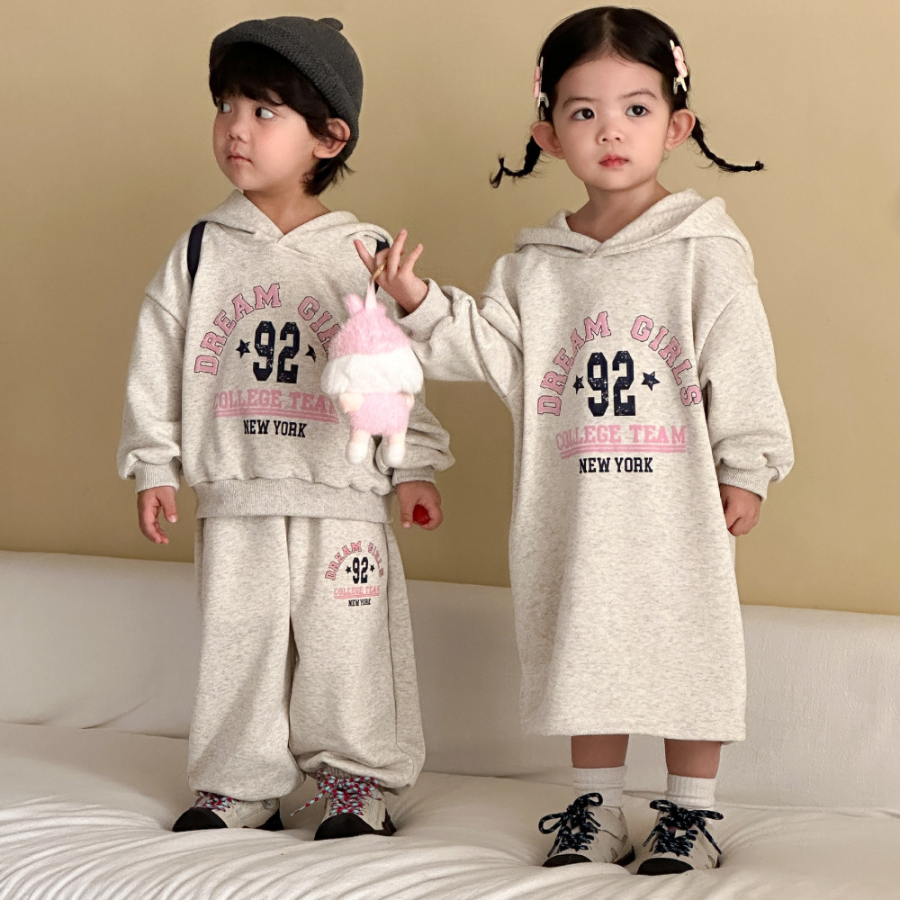 儿童春秋季卫衣套装男童运动2026新款宝宝休闲女童连衣裙兄妹春装