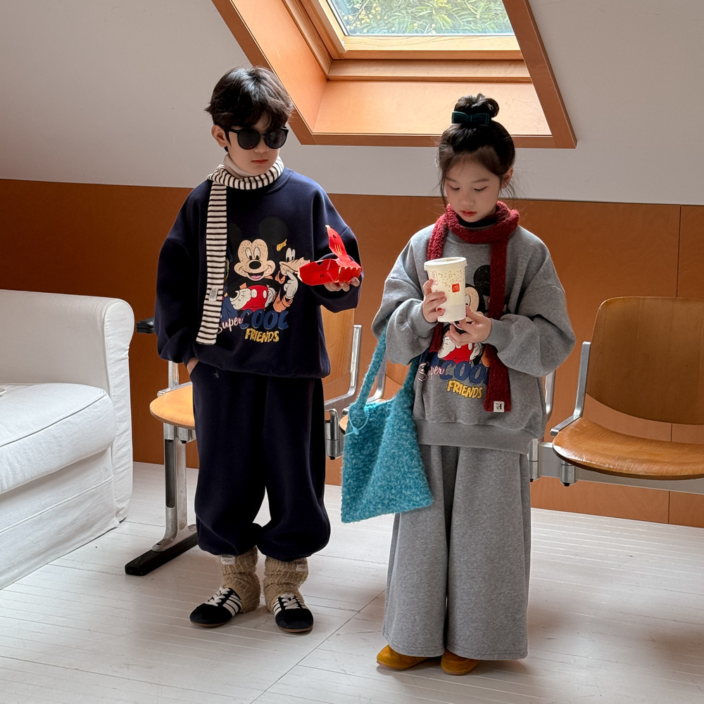 末小蒙童套装2026秋冬韩版男女童卡通印花加厚套头休闲加绒兄妹装