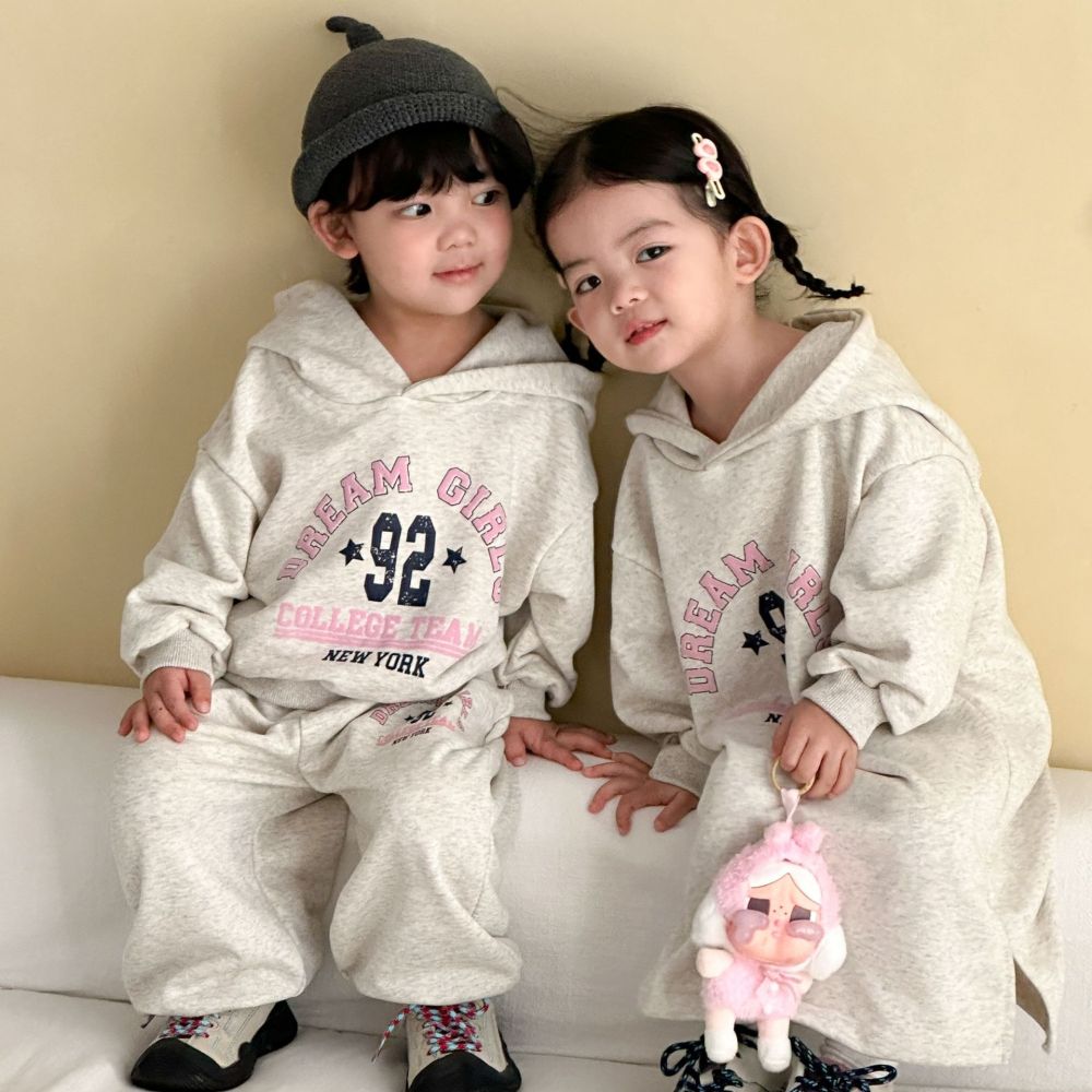 儿童春秋季卫衣套装男童运动2026新款宝宝休闲女童连衣裙兄妹春装