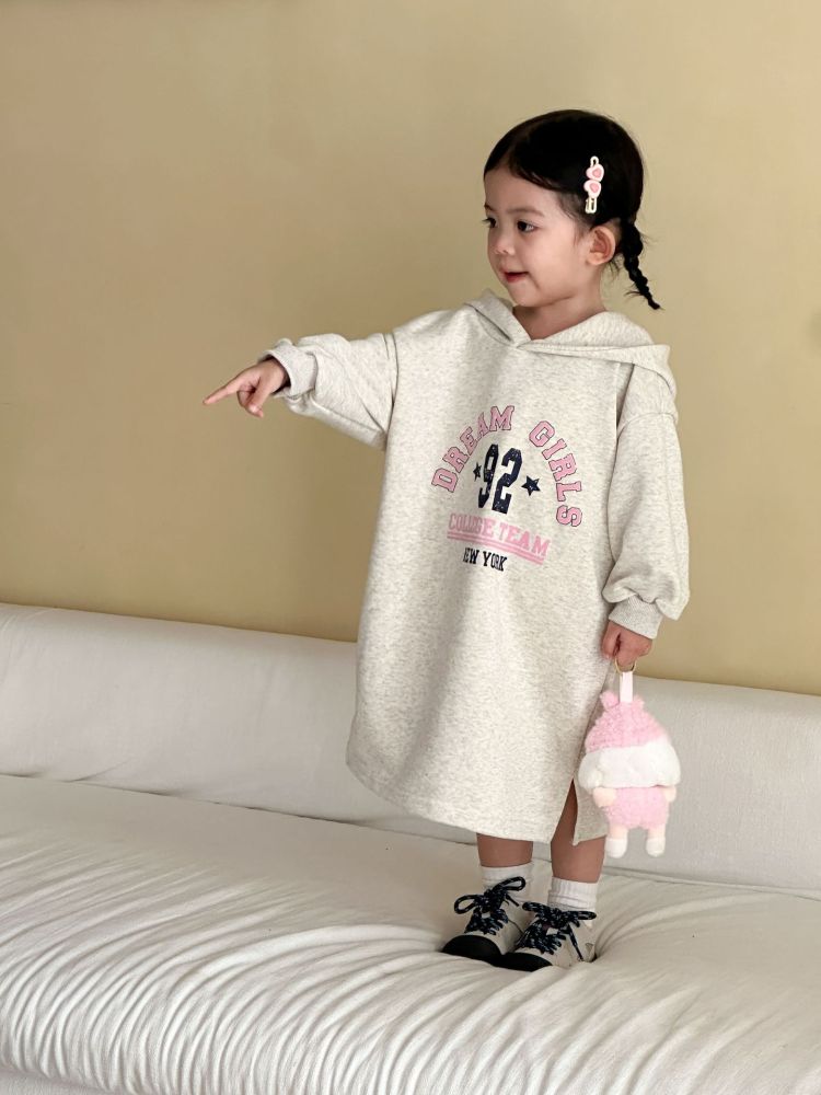 儿童春秋季卫衣套装男童运动2026新款宝宝休闲女童连衣裙兄妹春装