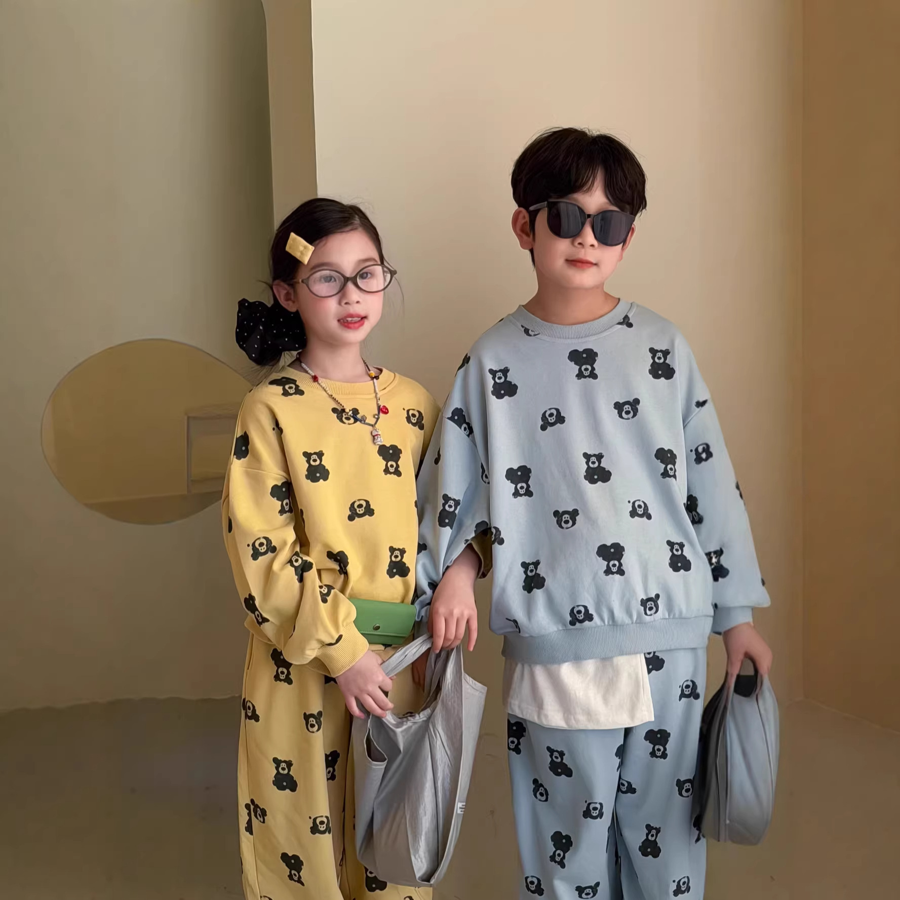 末小蒙童套装2026春季男女童韩版满版印花两件套儿童圆领宽松套装