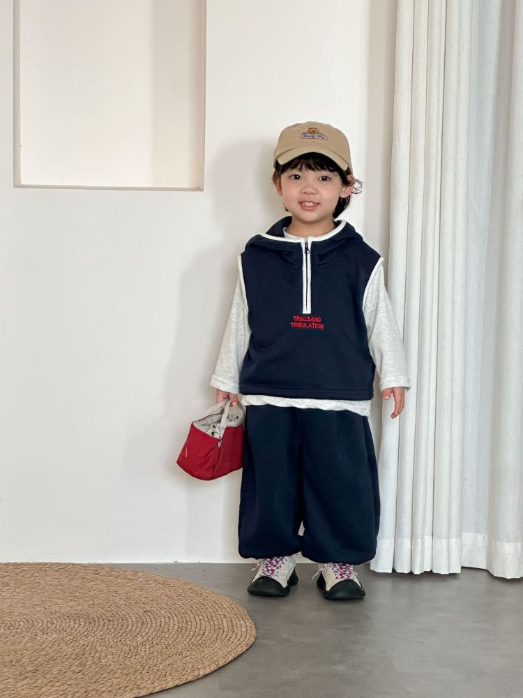 儿童春装套装运动女童2026新款春秋季宝宝男童T恤马甲卫裤三件套