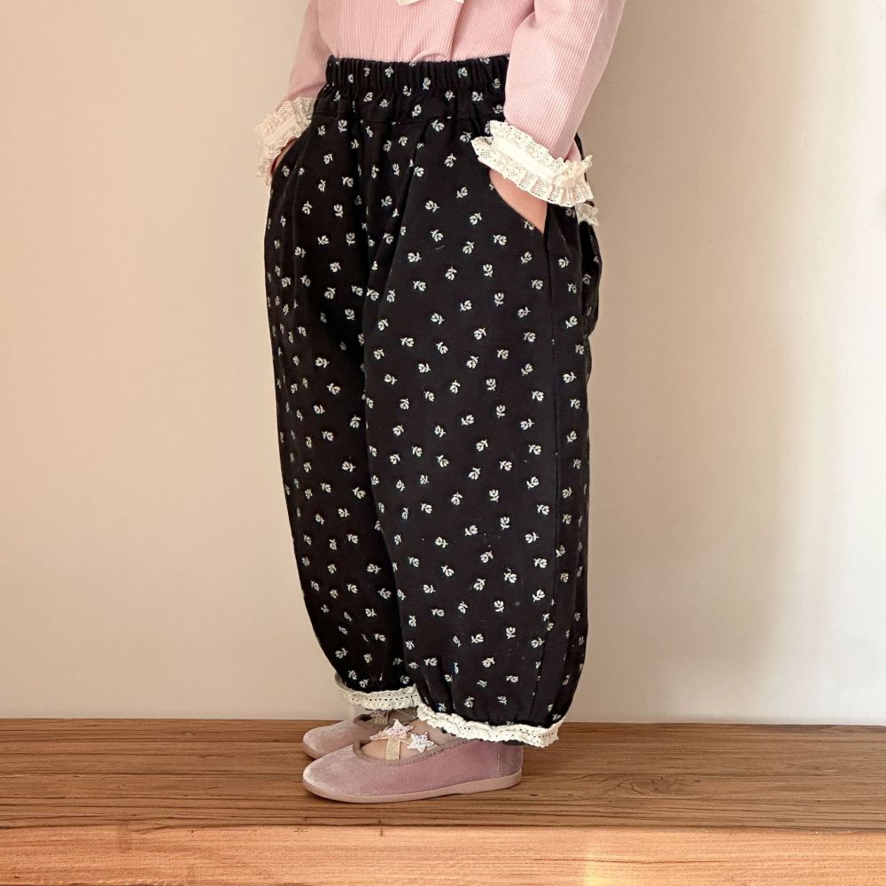 女童碎花休闲裤子宽松儿童春装灯笼裤花边2026新款春秋季宝宝长裤