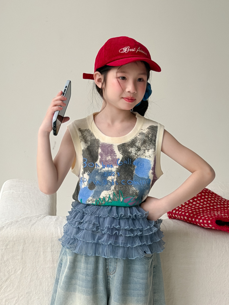 末小蒙童背心2026夏季女童韩版艺术涂鸦字母坎肩儿童圆领无袖上衣