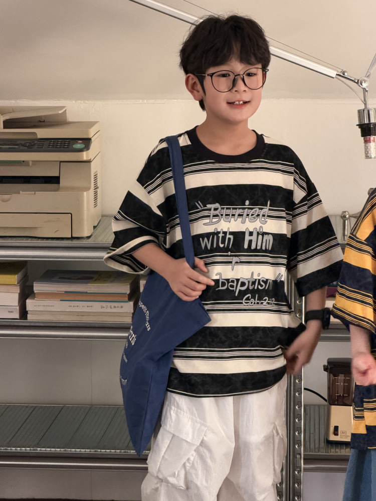 末小蒙童T恤2026夏季男童女童韩版字母条纹短袖儿童圆领宽松上衣