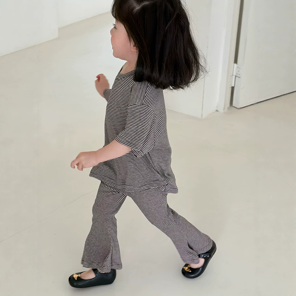 左小然童装2026夏季新款韩版女童薄款舒适条纹套装儿童短袖喇叭裤