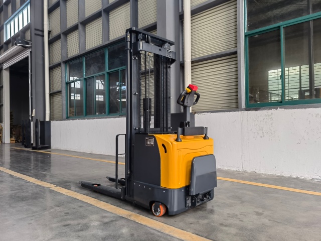 CDD-S Series Straddle Electric Pallet Stacker