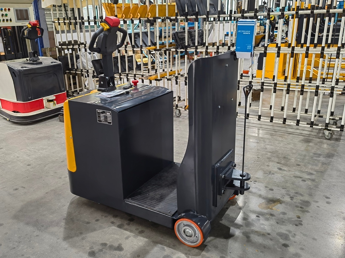Heavy Duty Tow Tractor