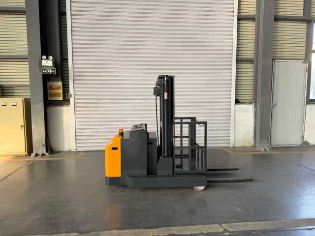 Recolector de pedidos eléctrico de 2 toneladas y 3 metros con horquillas | DAXLIFTER