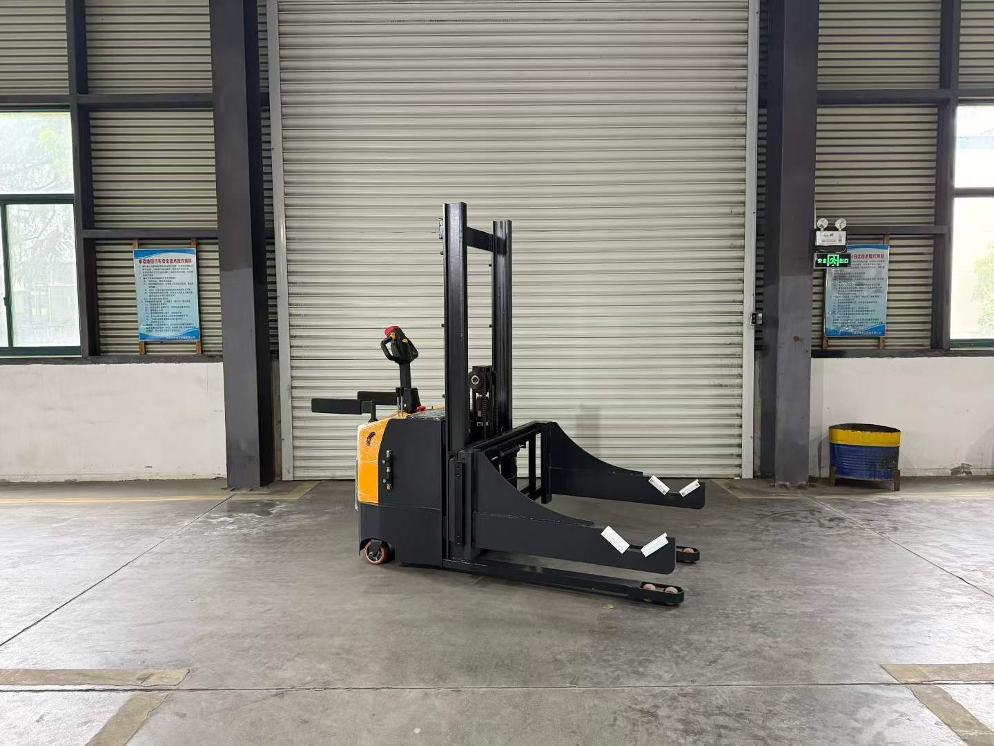 3 Ton Special Material Handling Truck | Integrated Side-Shift Function | DAXLIFTER
