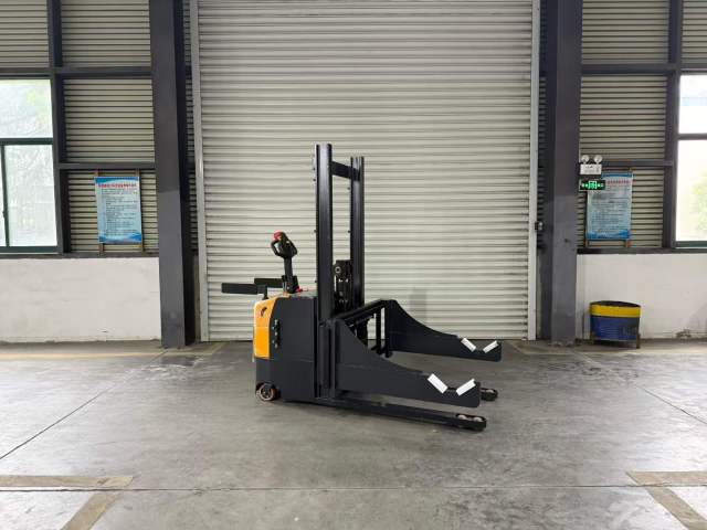 3 Ton Special Material Handling Truck | Integrated Side-Shift Function | DAXLIFTER