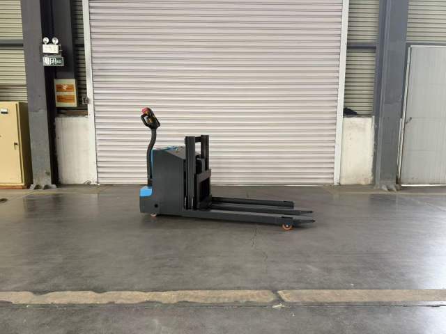 350kg Full Electric Pallet Truck | 210Ah High-Capacity Battery | DAXLIFTER