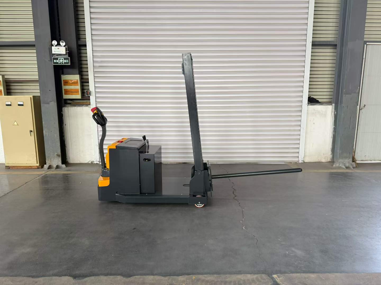 DAXLIFTER 650kg Full Electric Counterbalanced Forklift with String Pole