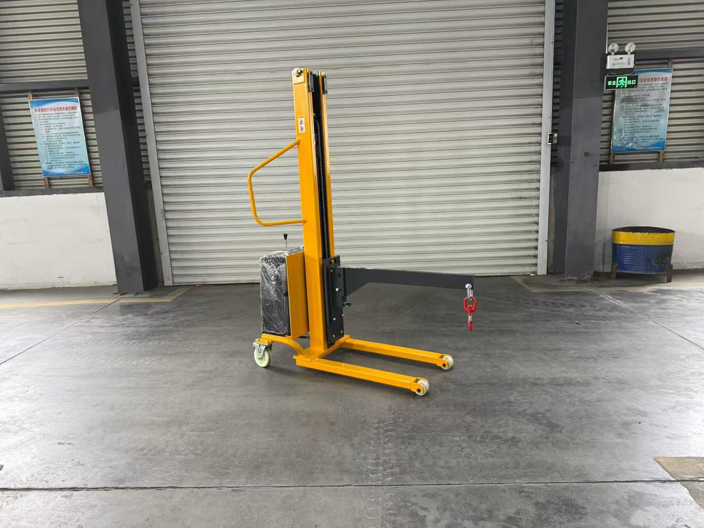 DAXLIFTER 800kg Semi-Electric Lifting Crane with Speed Limiting Valve