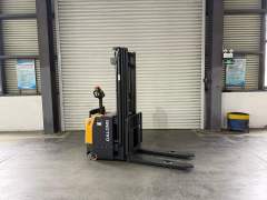 Apilador de paletas totalmente eléctrico DAXLIFTER CDD - Apilamiento de alta resistencia