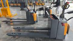 Transpaleteira manual de alta resistência com garfo extensível de 1,8 m | DAXLIFTER