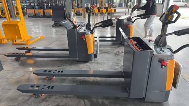 Transpaleteira manual de alta resistência com garfo extensível de 1,8 m | DAXLIFTER