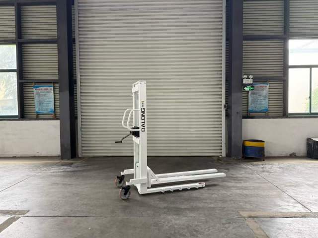 Carrinho de trabalho especializado profissional - Solução de logística industrial | DAXLIFTER