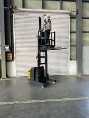 Recolector de pedidos eléctrico de 2 toneladas y 3 metros con horquillas | DAXLIFTER