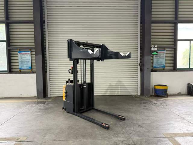 3 Ton Special Material Handling Truck | Integrated Side-Shift Function | DAXLIFTER