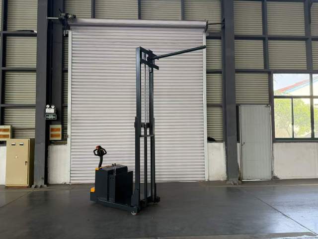 DAXLIFTER 650kg Full Electric Counterbalanced Forklift with String Pole