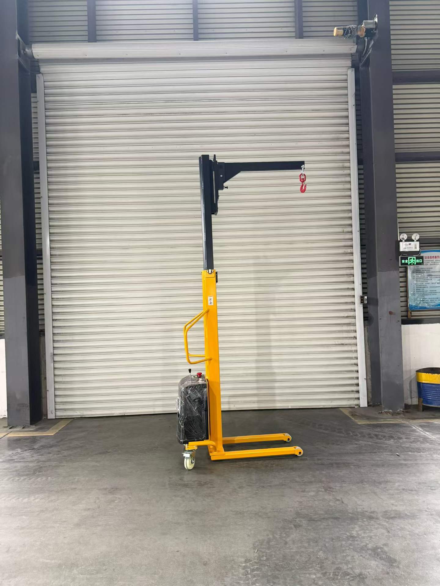 DAXLIFTER 800kg Semi-Electric Lifting Crane with Speed Limiting Valve