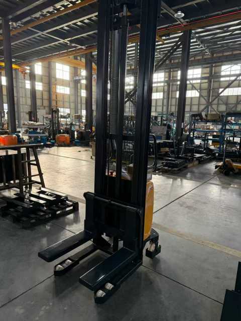 4.5m Two-Stage Semi-Electric Mobile Workstation Platform | DAXLIFTER