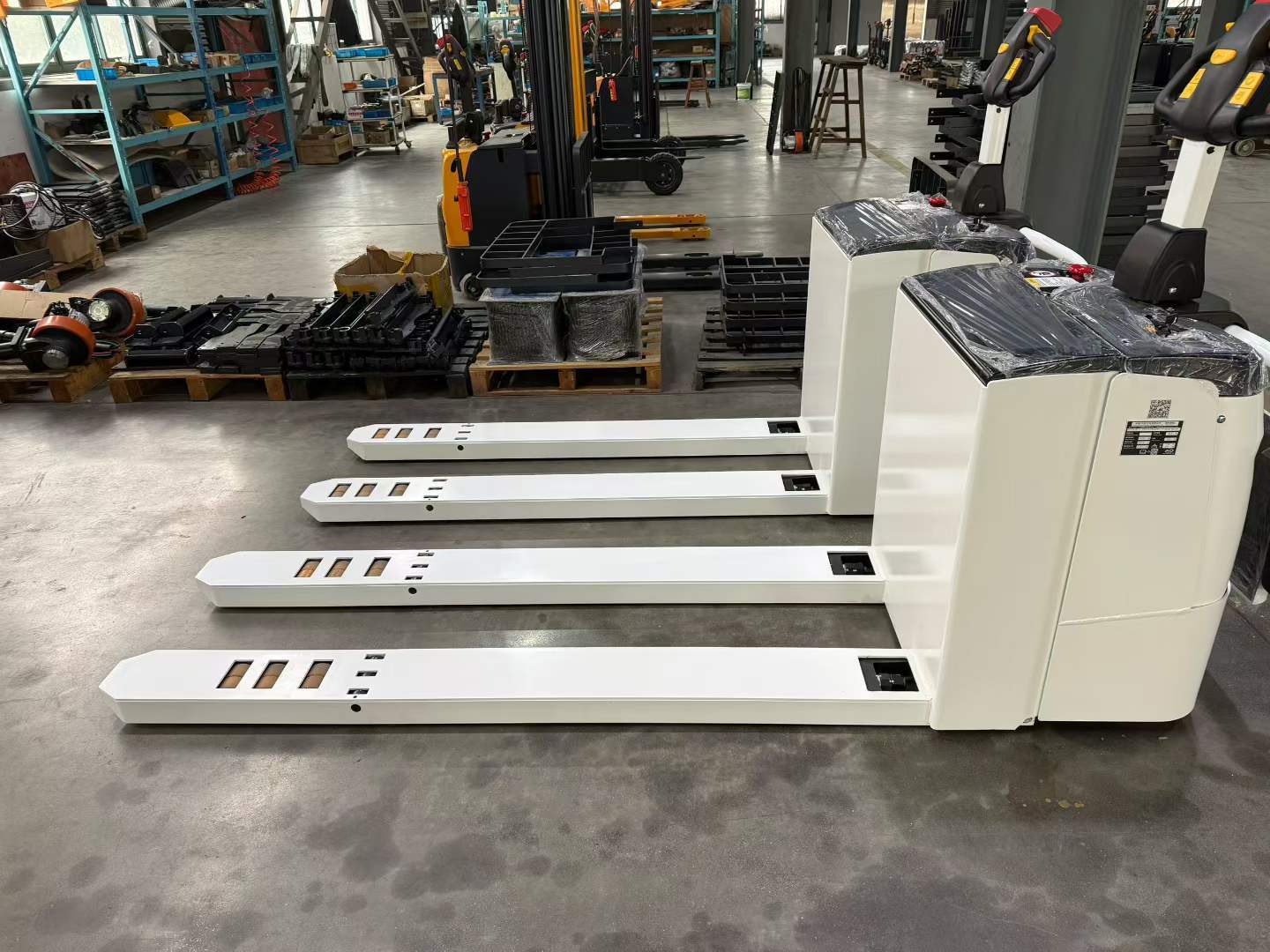 5-тонная тяжелая белая ручная тележка для поддонов | DAXLIFTER Industrial Solutions