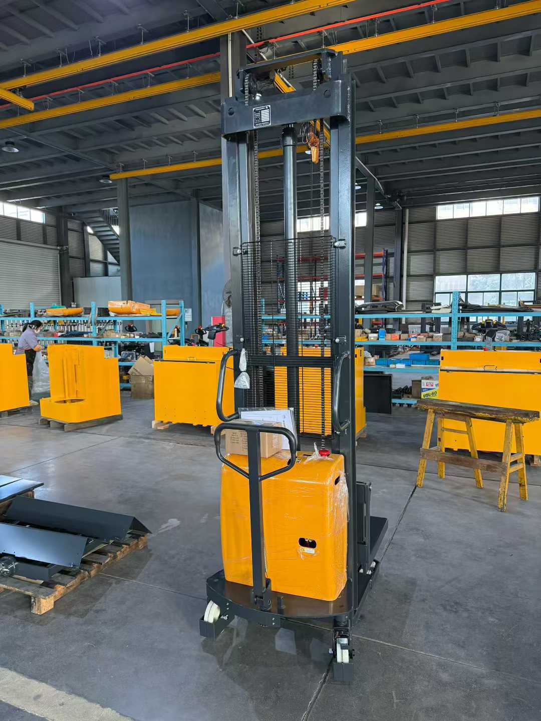 4.5m Two-Stage Semi-Electric Mobile Workstation Platform | DAXLIFTER