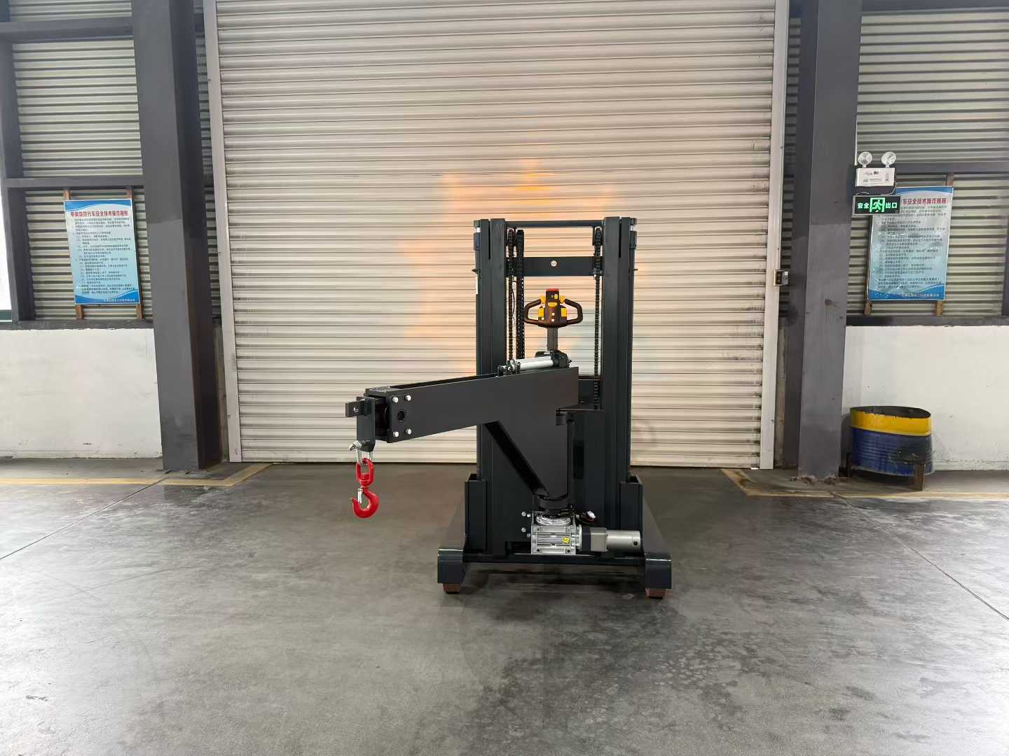 Counterbalanced Vertical Take-off and Landing Crane | DAXLIFTER Industrial Lifting