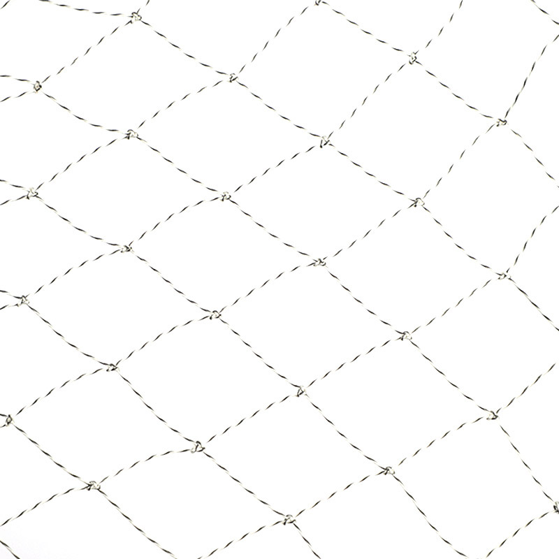 Overall, the net head is black with fine mesh and white with large mesh.