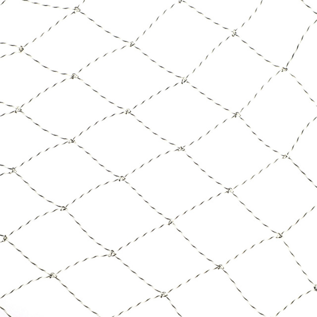 Overall, the net head is black with fine mesh and white with large mesh.