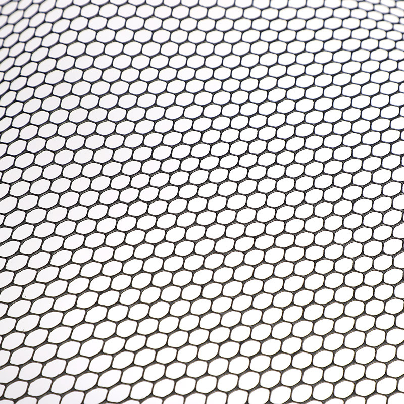 Overall, the net head is black with fine mesh and white with large mesh.