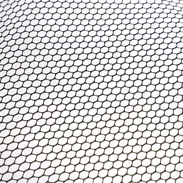 Overall, the net head is black with fine mesh and white with large mesh.