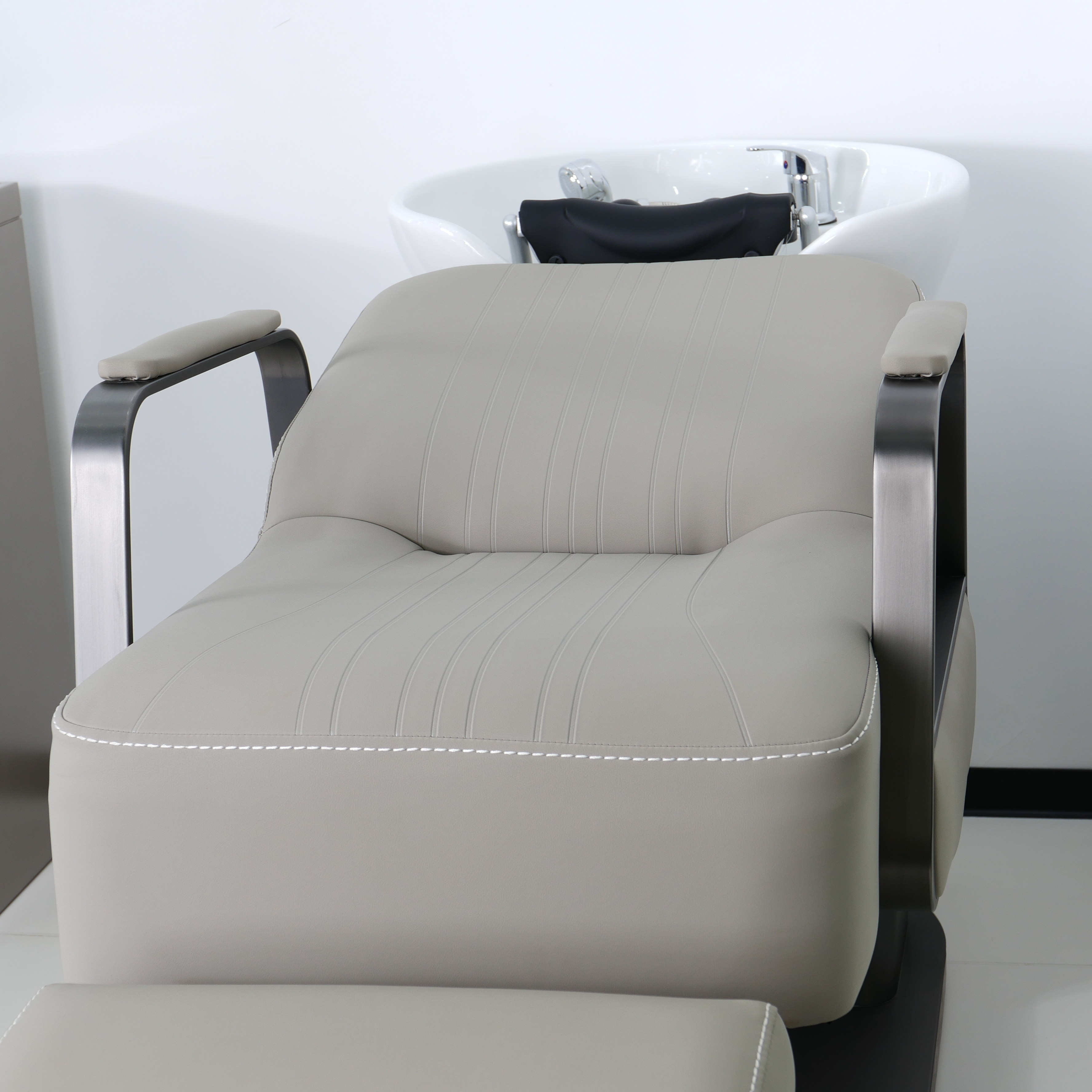 Basic Backwash Shampoo Chair for Barber Shop and Hair Salon DN0091_Basic Shampoo Chairs