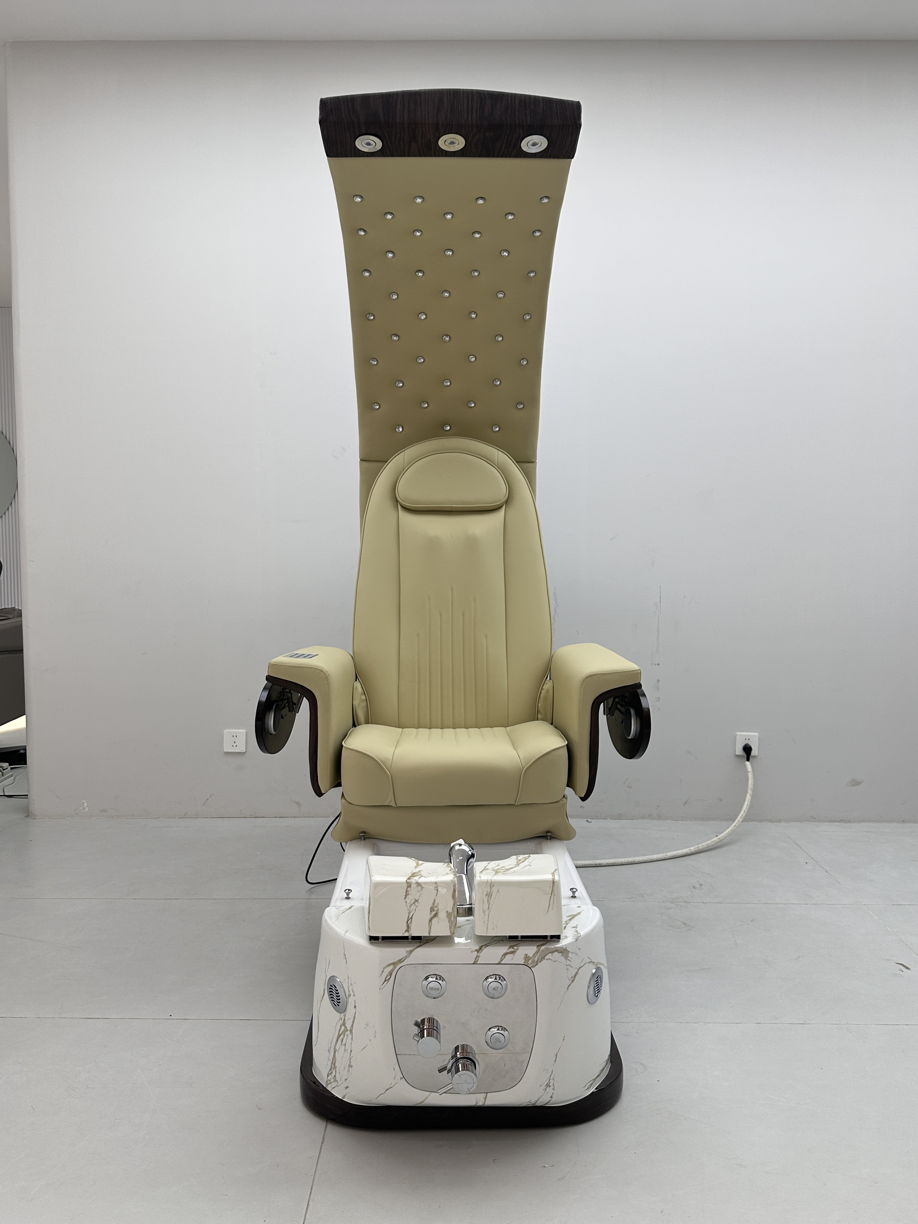 Capsule Style Pedicure Chair with Foot Spa Basin for Nail Salon DN0134_Standard Pedicure Chairs
