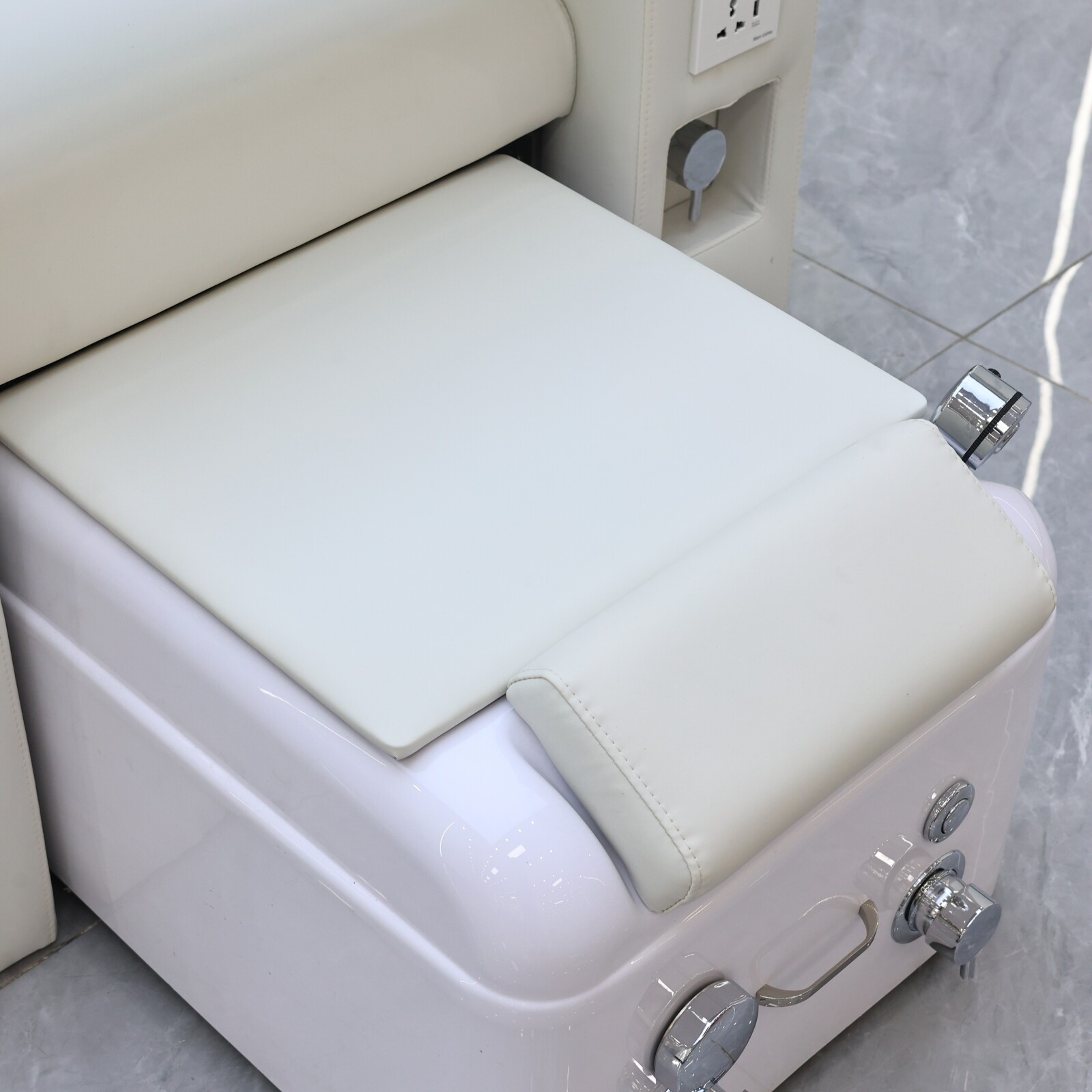 Standard Pedicure Sofa Chair with Plumbing for Nail Salon DN0230_Standard Pedicure Chairs