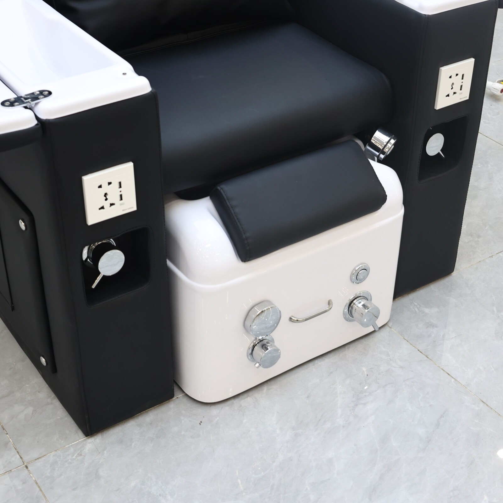 No Plumbing Pedicure Chair with Adjustable Footrest for Nail Tech DN0231_Standard Pedicure Chairs