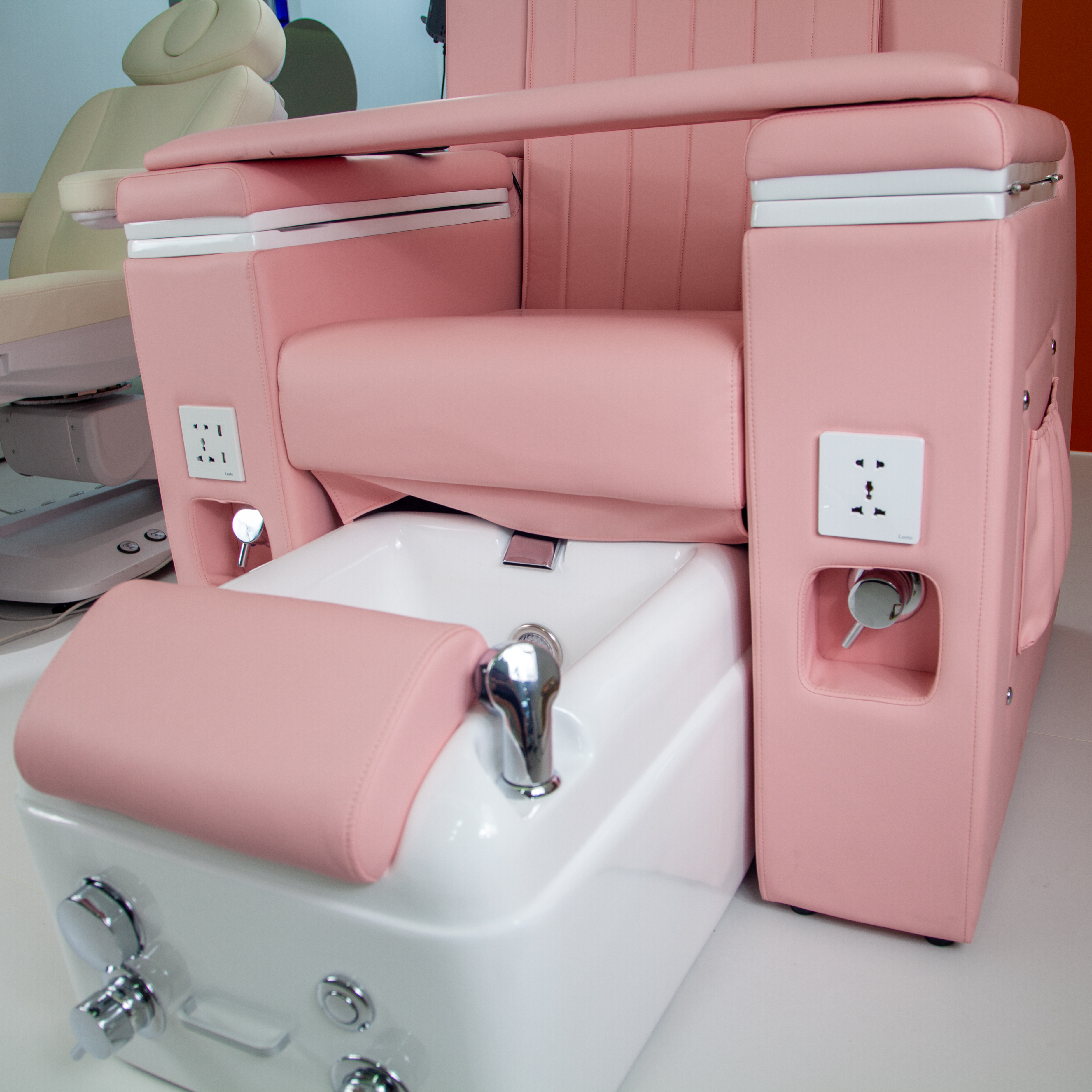 Standard Pedicure Chair with Foot Spa and Basin for Nail Salon DN0131_Standard Pedicure Chairs