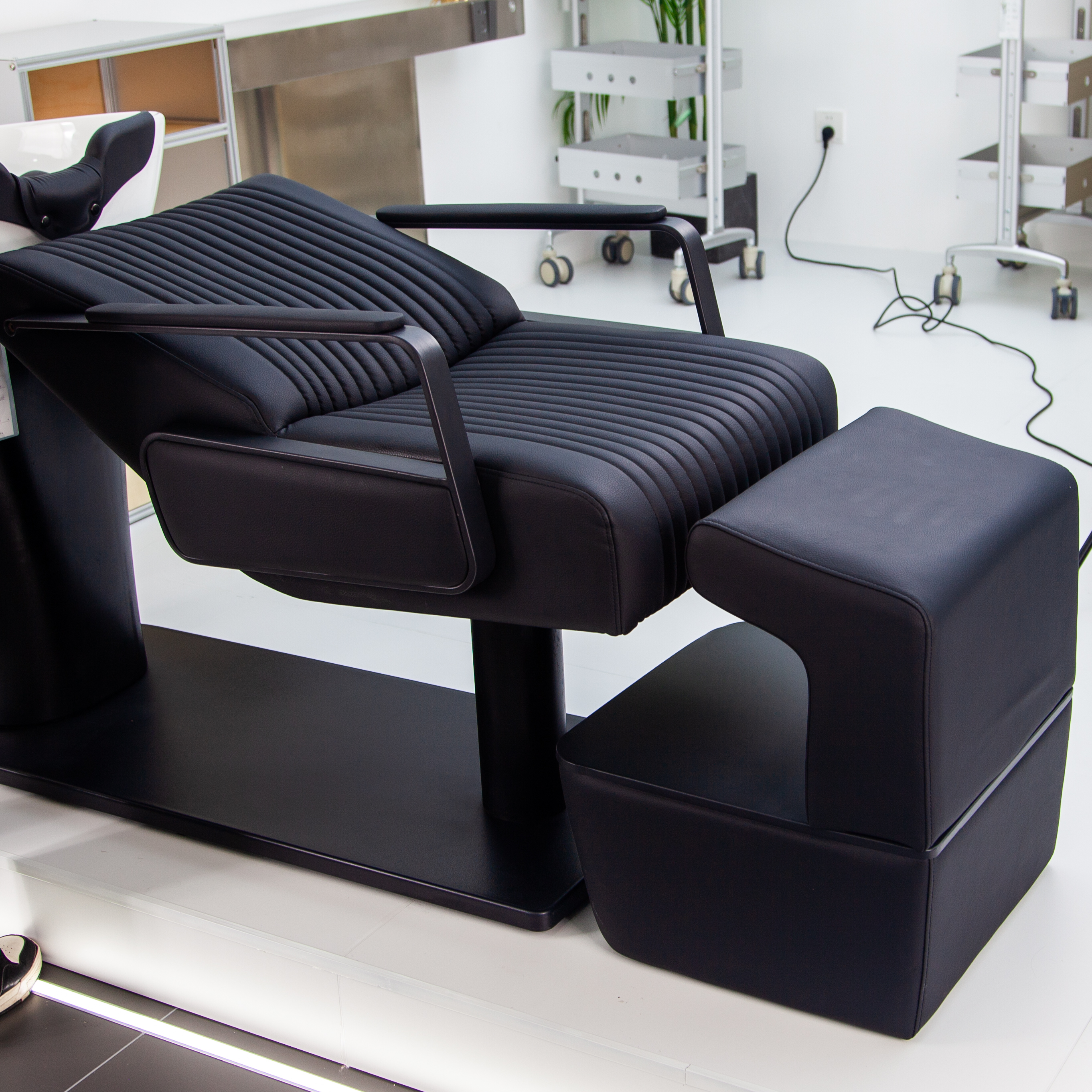Basic Black Shampoo Chair with Attached Bowl for Hair Salon DN0074_Basic Shampoo Chairs