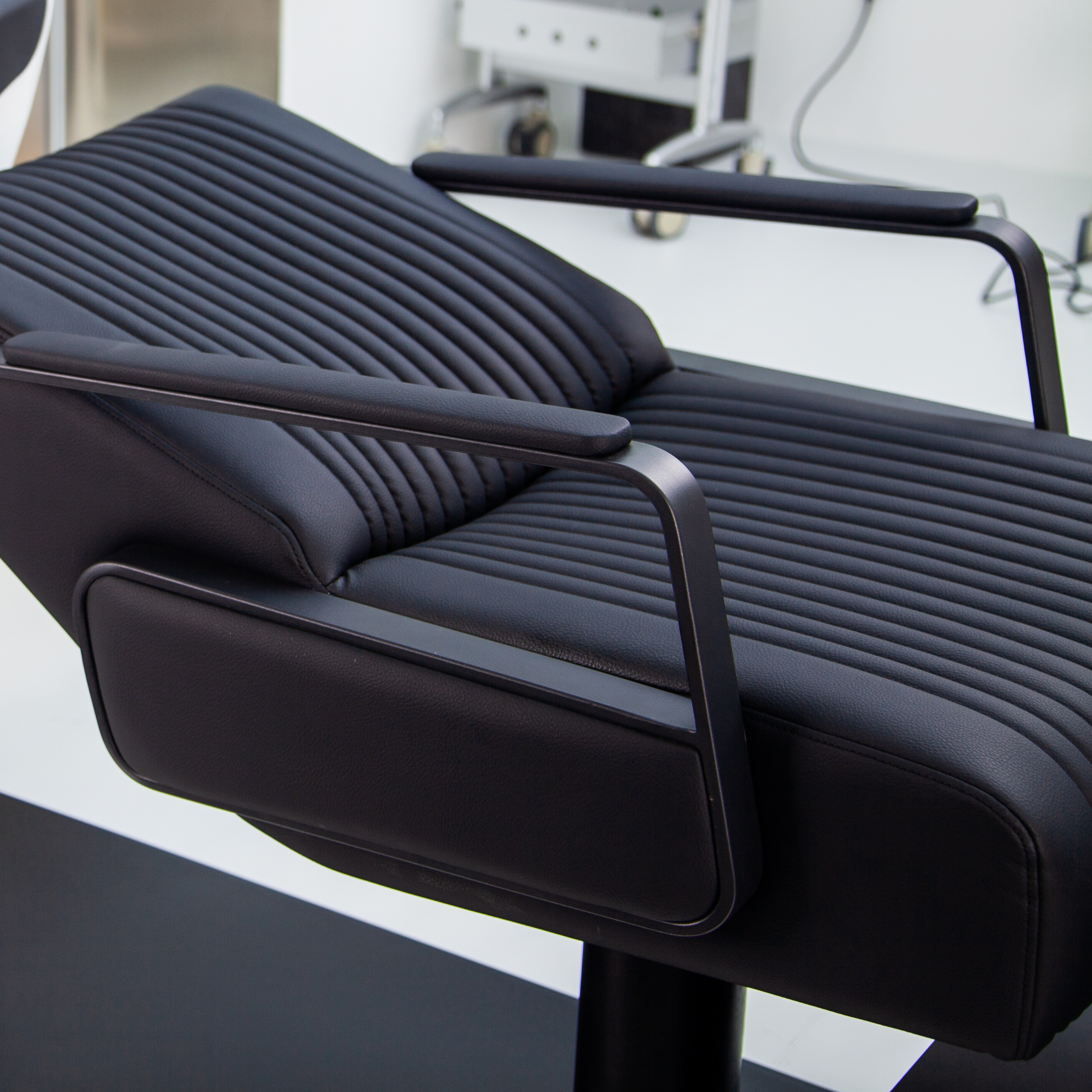 Basic Black Shampoo Chair with Attached Bowl for Hair Salon DN0074_Basic Shampoo Chairs