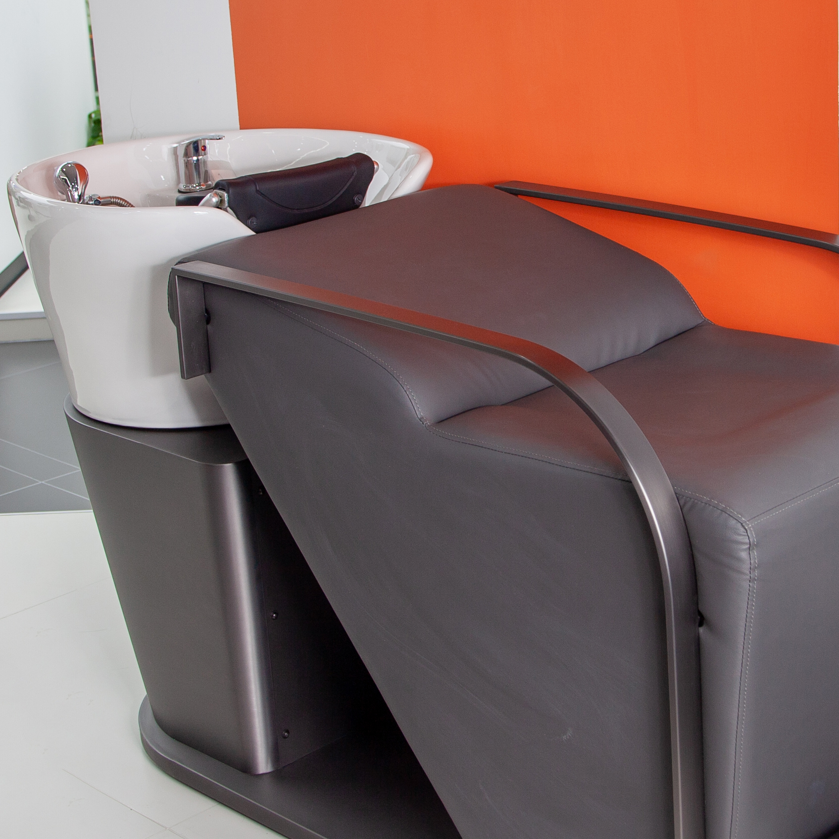 Basic Shampoo Station Chair with Bowl for Beauty Parlour DN0098_Basic Shampoo Chairs