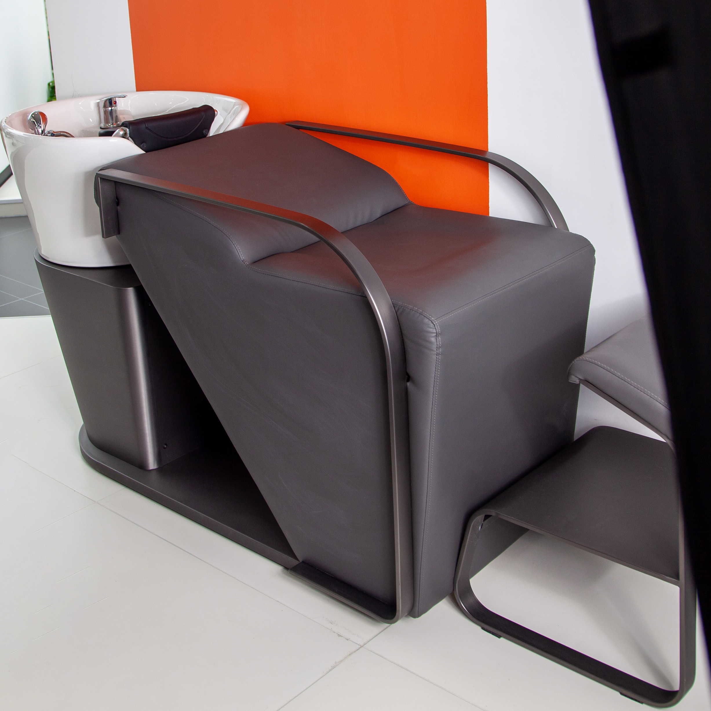 Basic Shampoo Station Chair with Bowl for Beauty Parlour DN0098_Basic Shampoo Chairs