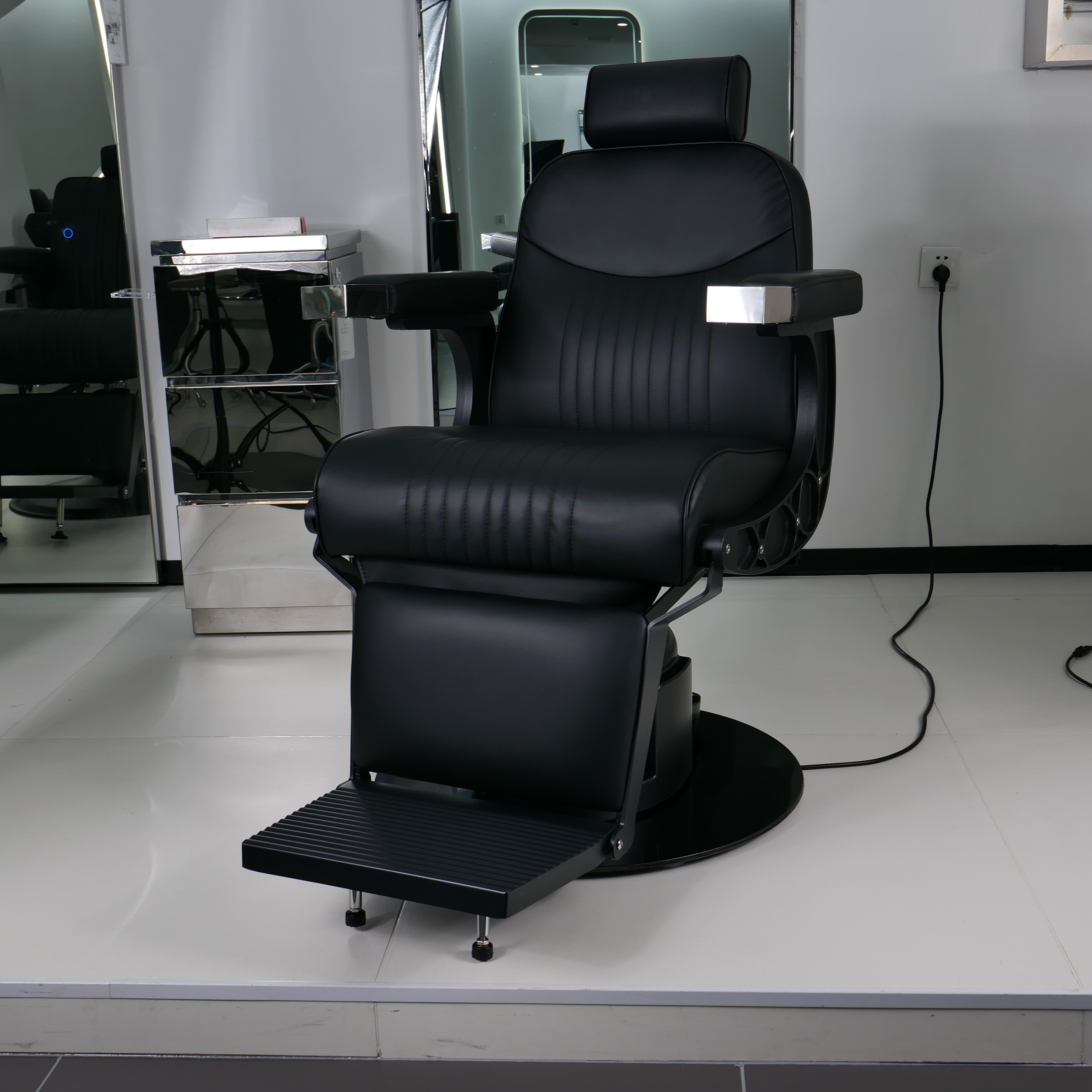 Electric Barber Chair with Vintage Style for Hair Salon Use DN0119_Electric Barber Chairs