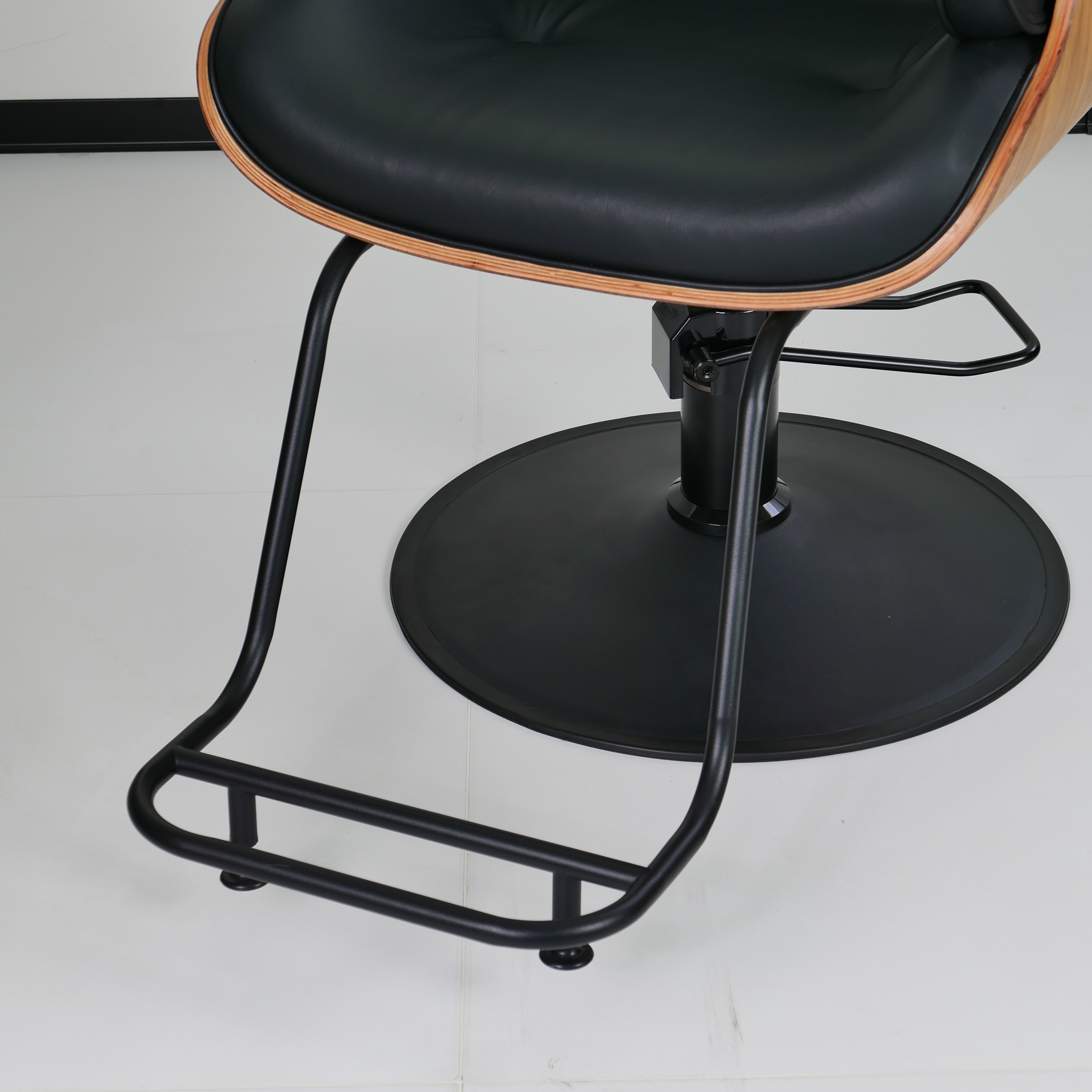 Hydraulic Barber Chair for Salon Hair Cutting and Styling DN0116_Hydraulic Chairs