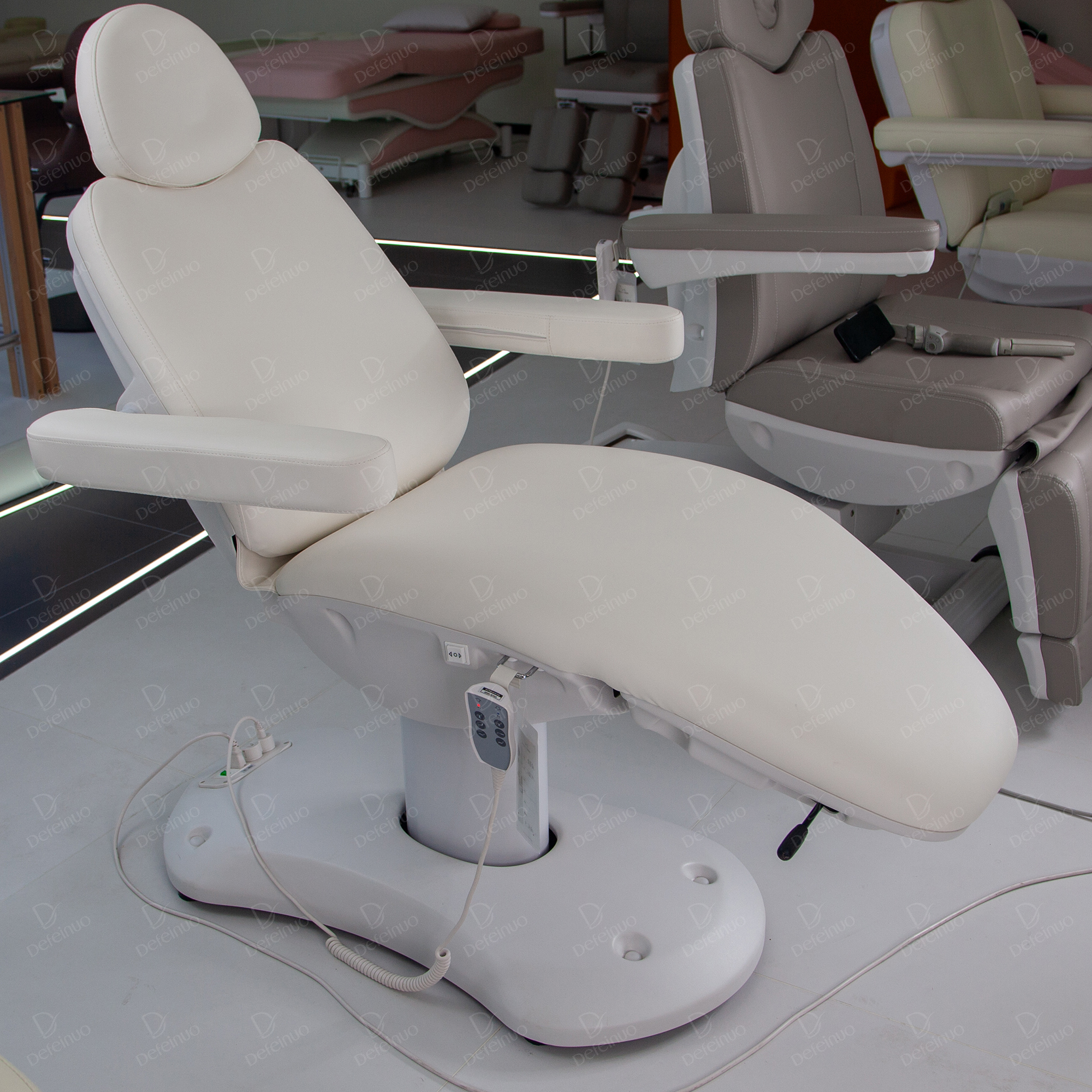 Rotating Electric Beauty Chair with Adjustable Footrest and Leg Support DN0044_Electric Beauty Chairs