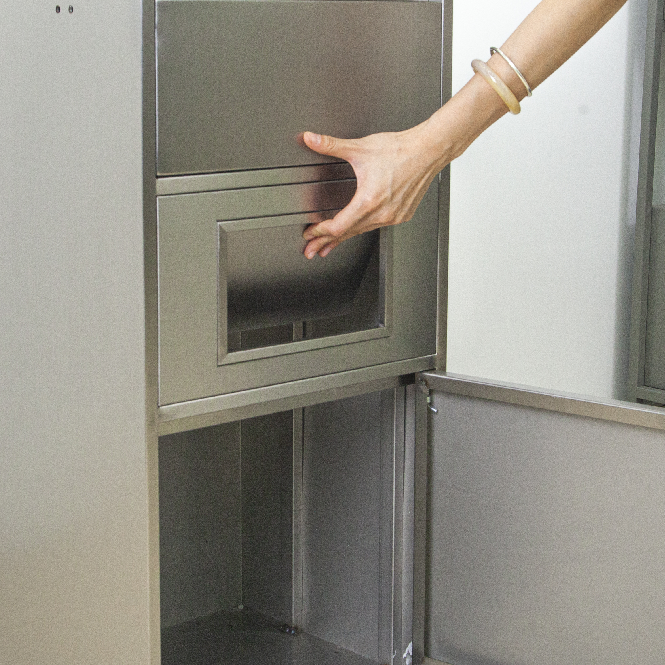 Lockable Salon Storage Cabinet for Barber and Beauty Salon Use DN0243_Storage Cabinets